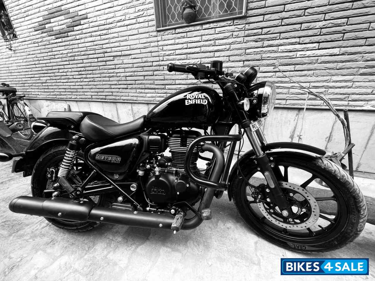 Custom Black Royal Enfield Meteor 350 Fireball