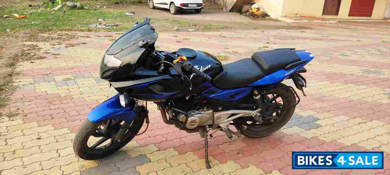 Bajaj Pulsar 220 DTSFi