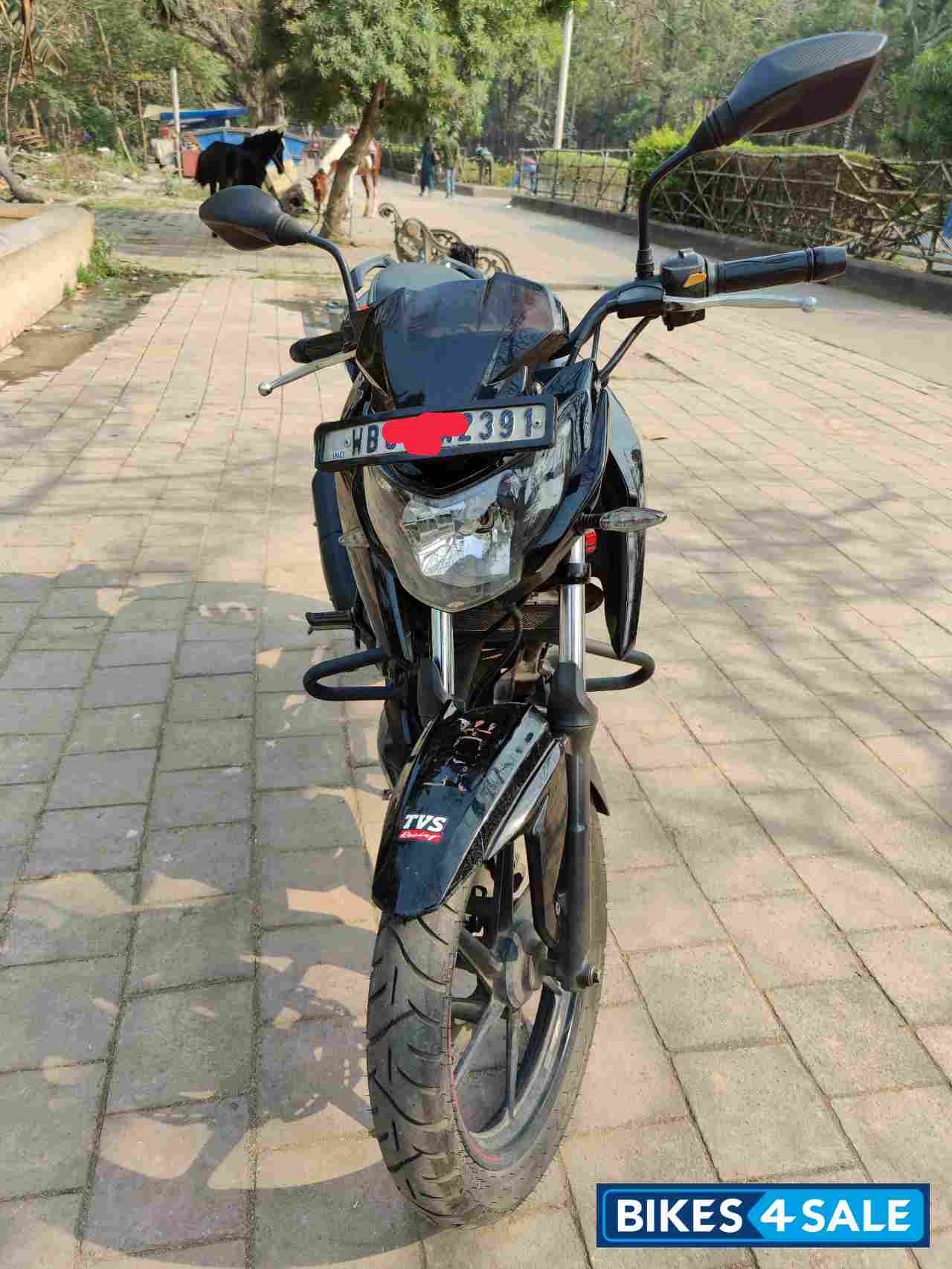 Black TVS Apache RTR 160 4V