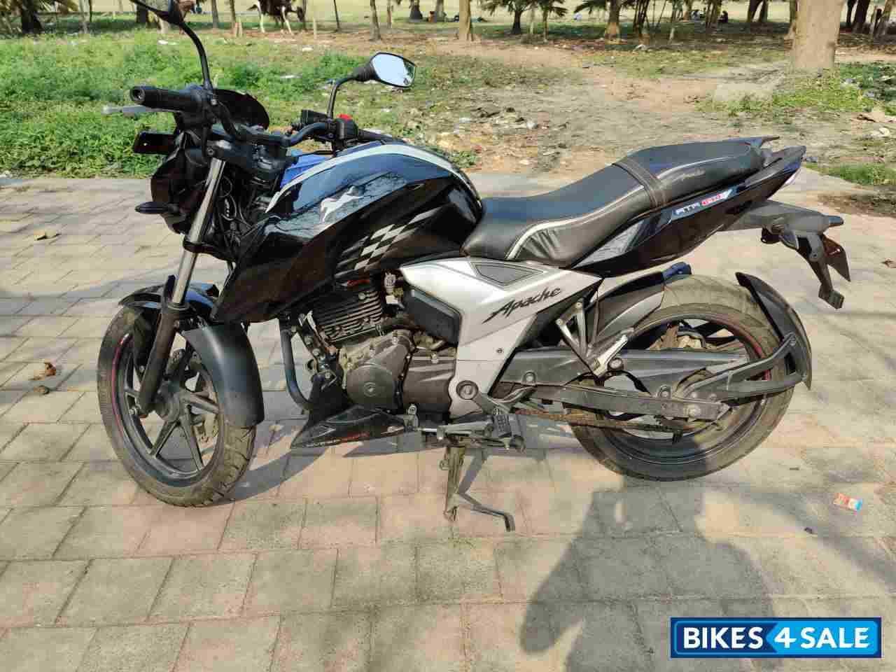 Black TVS Apache RTR 160 4V