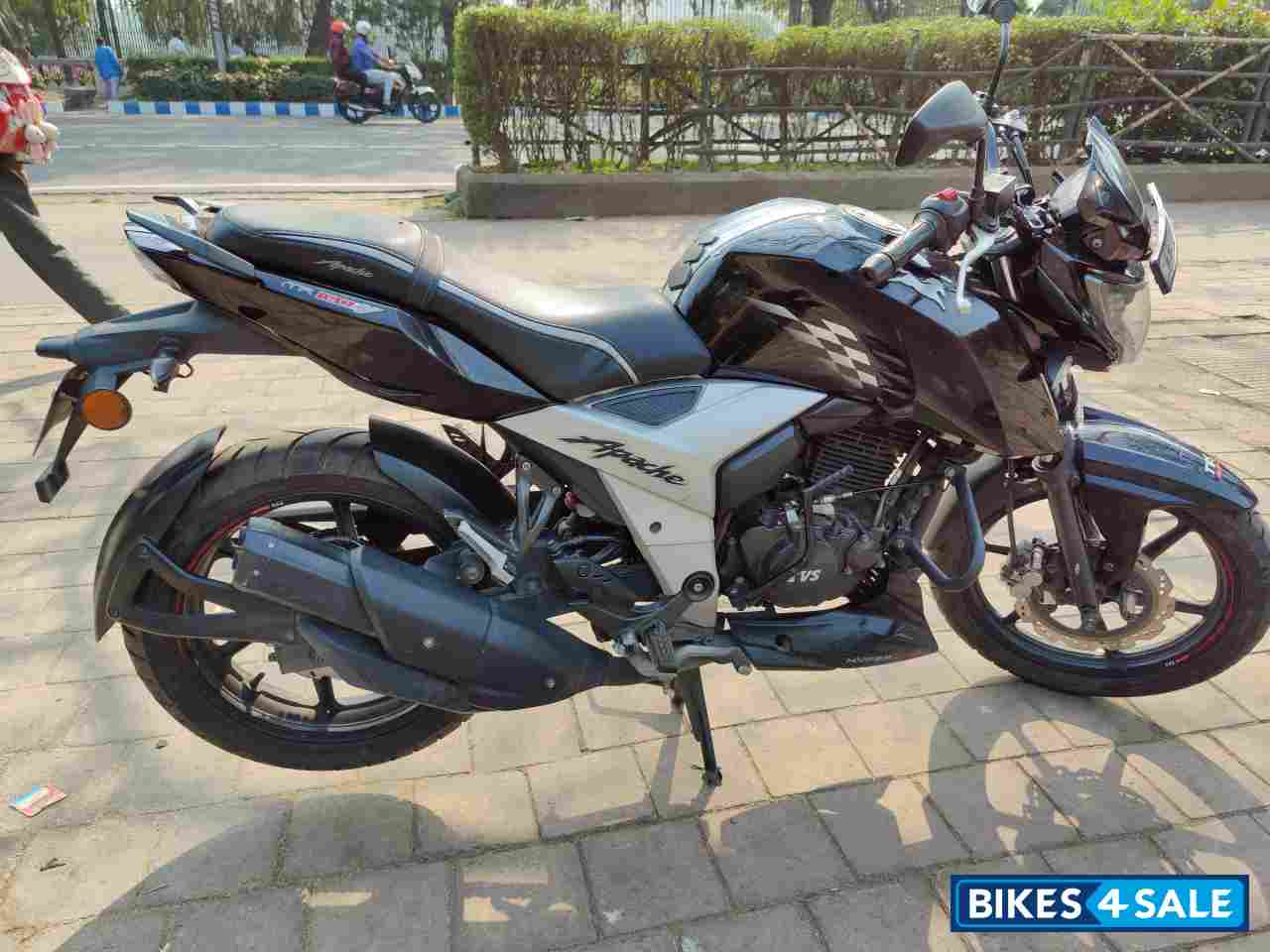 Black TVS Apache RTR 160 4V