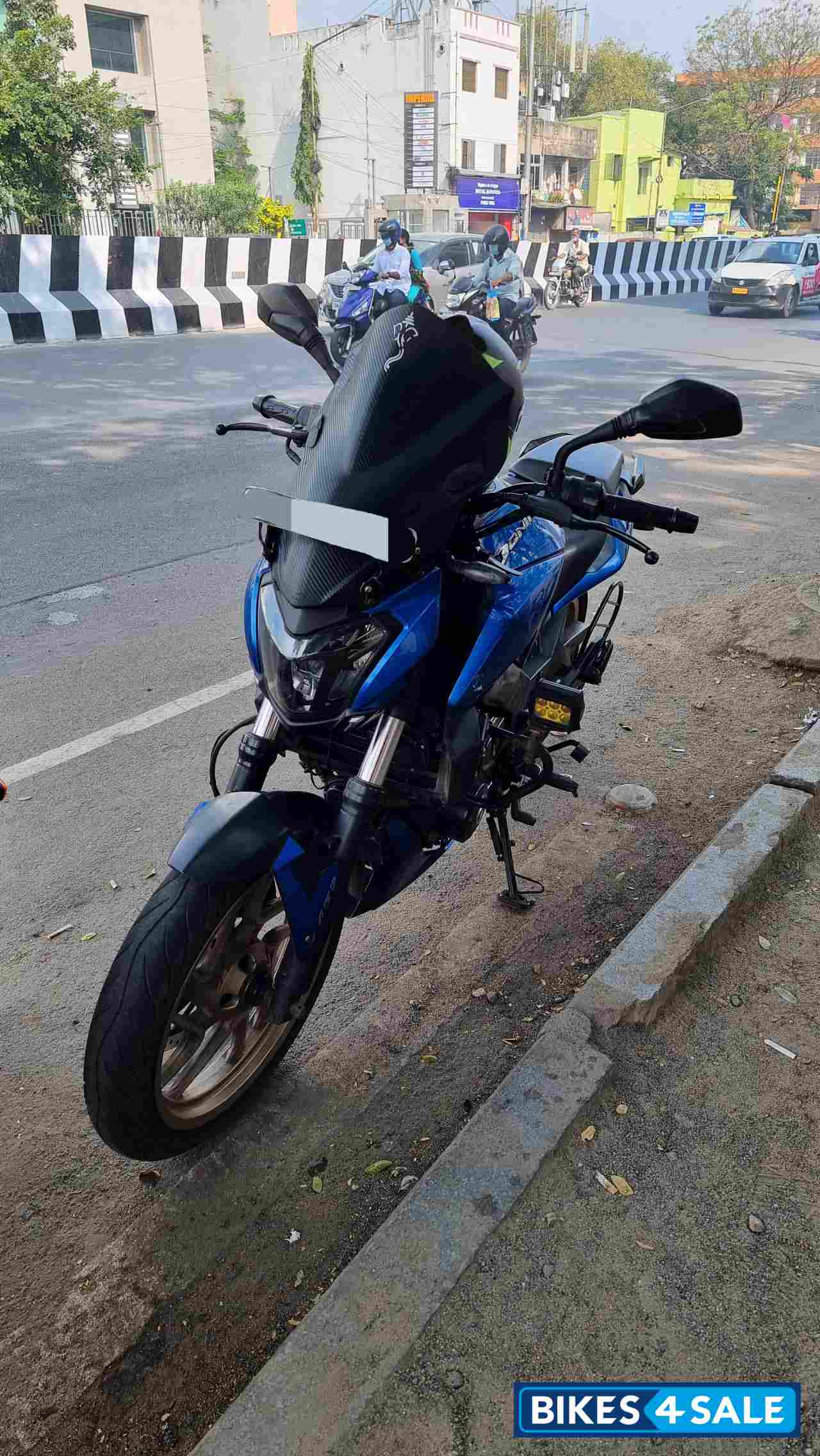 Blue Bajaj Dominar 400