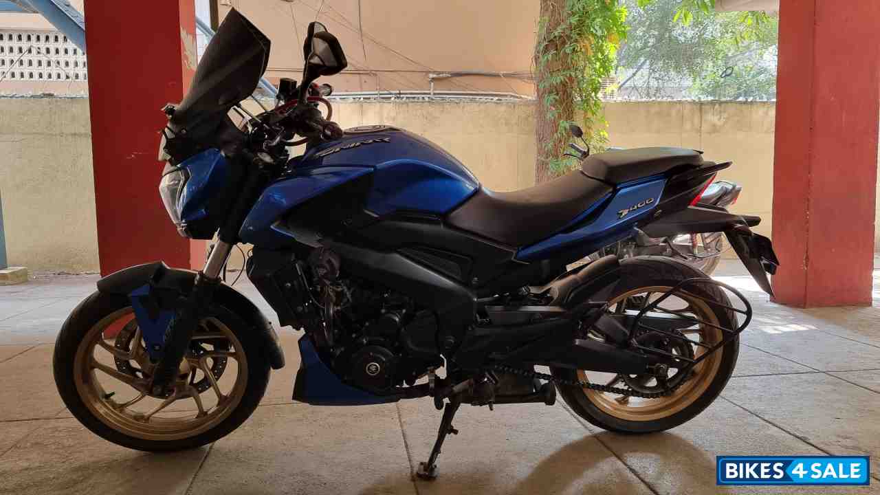 Blue Bajaj Dominar 400