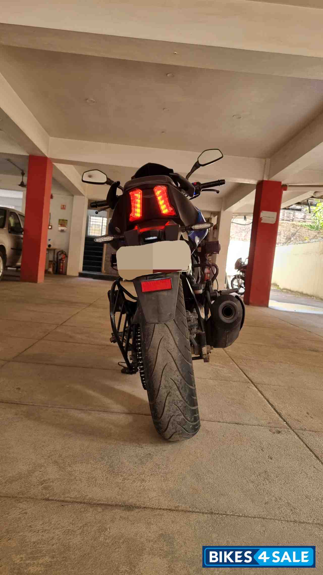 Blue Bajaj Dominar 400