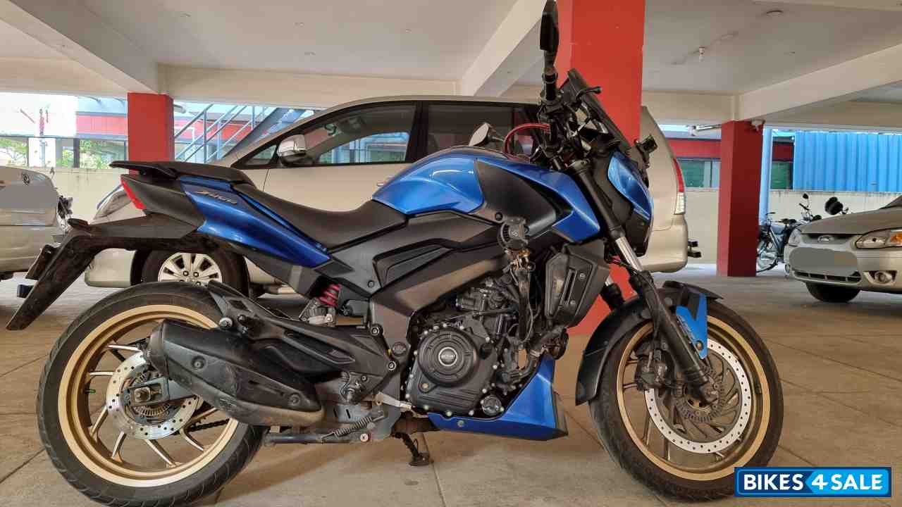 Blue Bajaj Dominar 400
