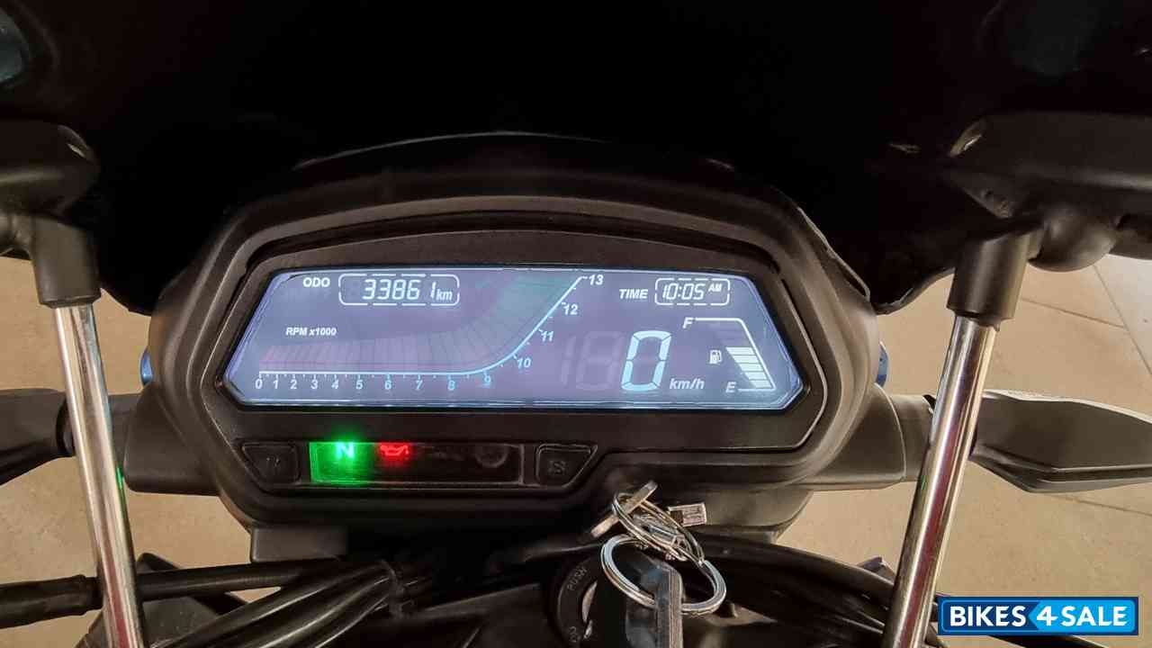 Blue Bajaj Dominar 400