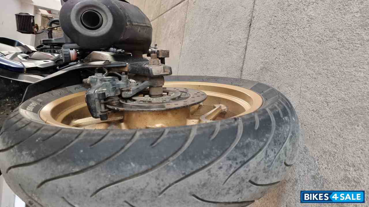 Blue Bajaj Dominar 400