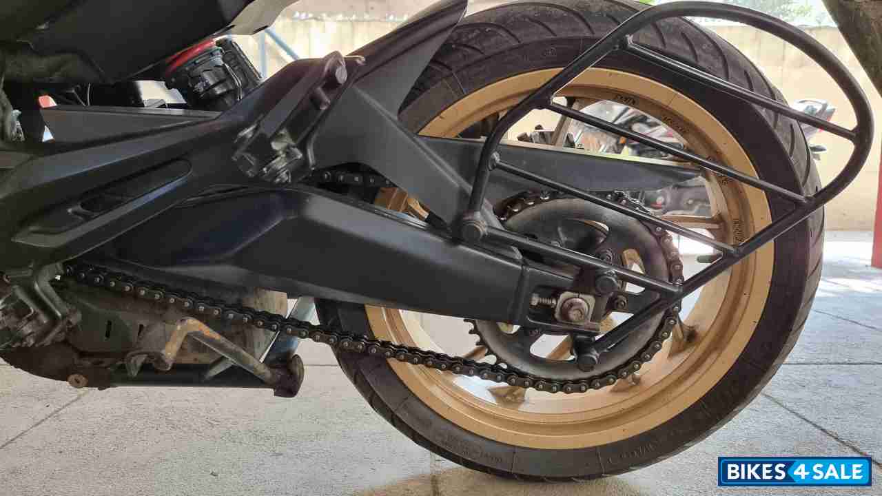 Blue Bajaj Dominar 400