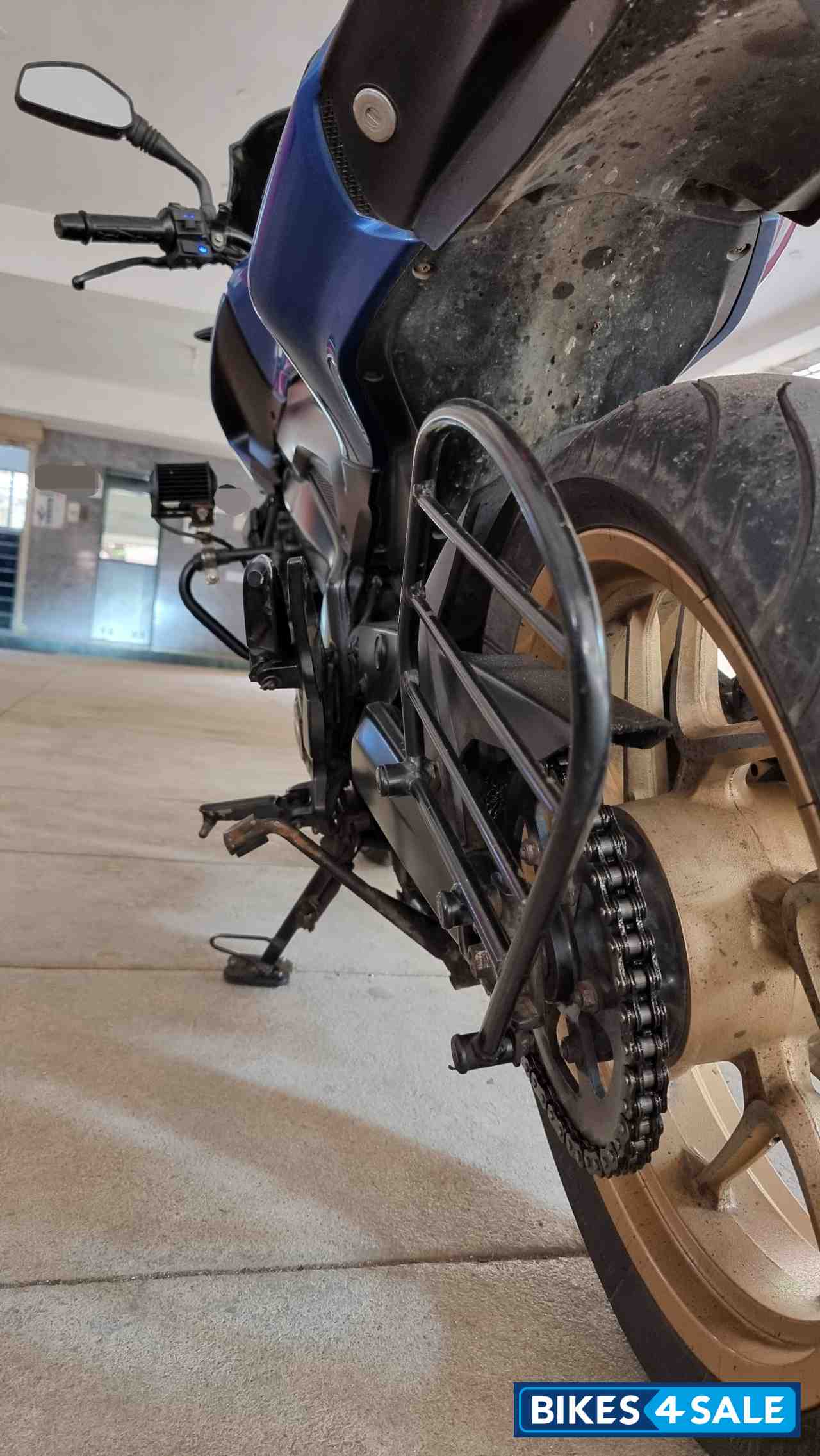 Blue Bajaj Dominar 400