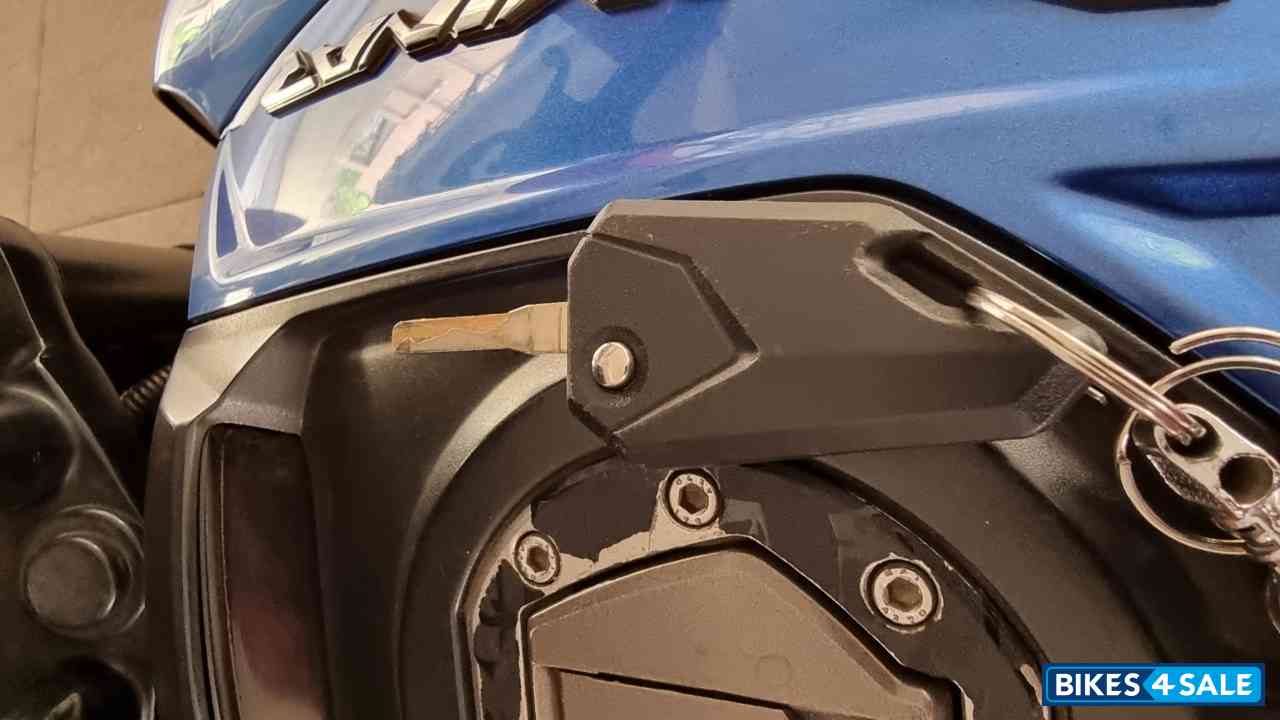 Blue Bajaj Dominar 400