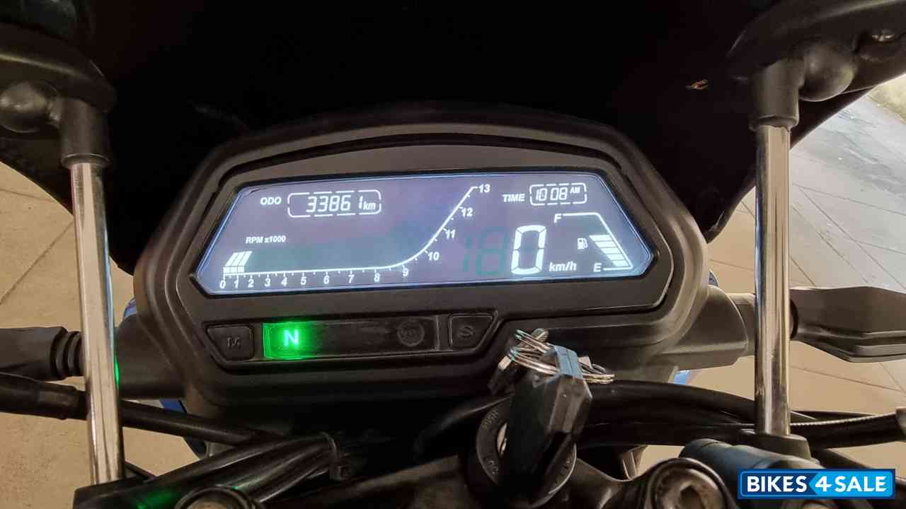 Blue Bajaj Dominar 400