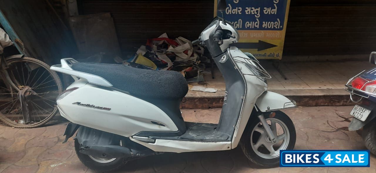 White Honda Activa 125