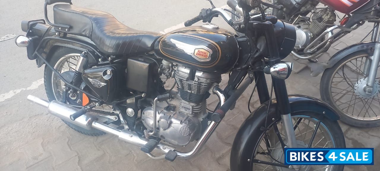 Black Royal Enfield Bullet Standard 350
