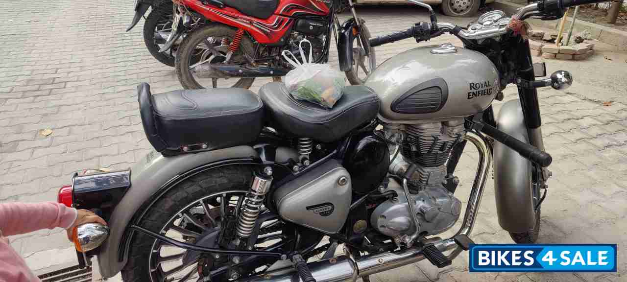 Royal Enfield Classic Gunmetal Grey Royal Enfield Classic Gunmetal Grey