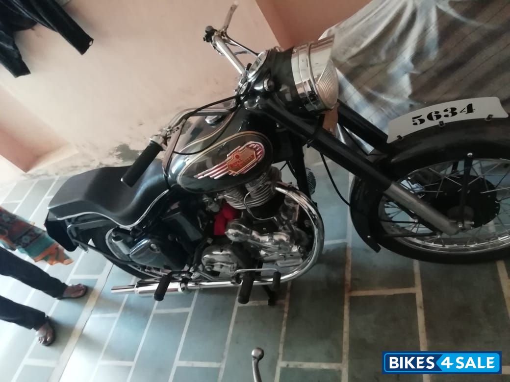 Metallic Black Royal Enfield Bullet Standard 350