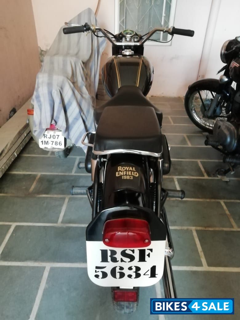 Metallic Black Royal Enfield Bullet Standard 350