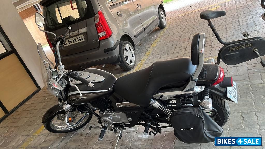 Bajaj Avenger Cruise 220 BS6