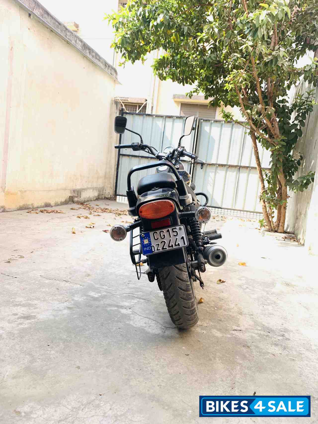 Blue Bajaj Avenger Street 150