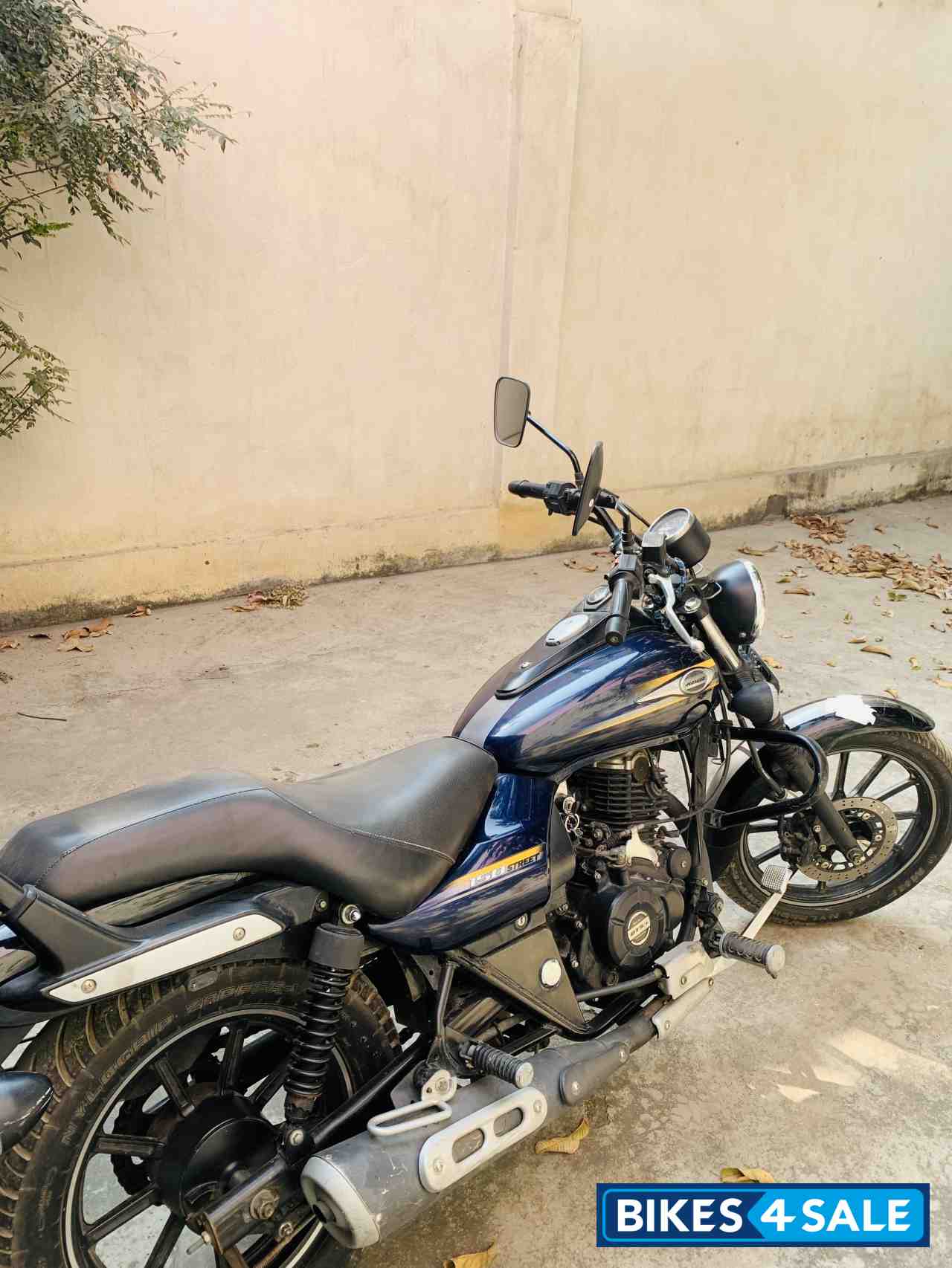 Blue Bajaj Avenger Street 150