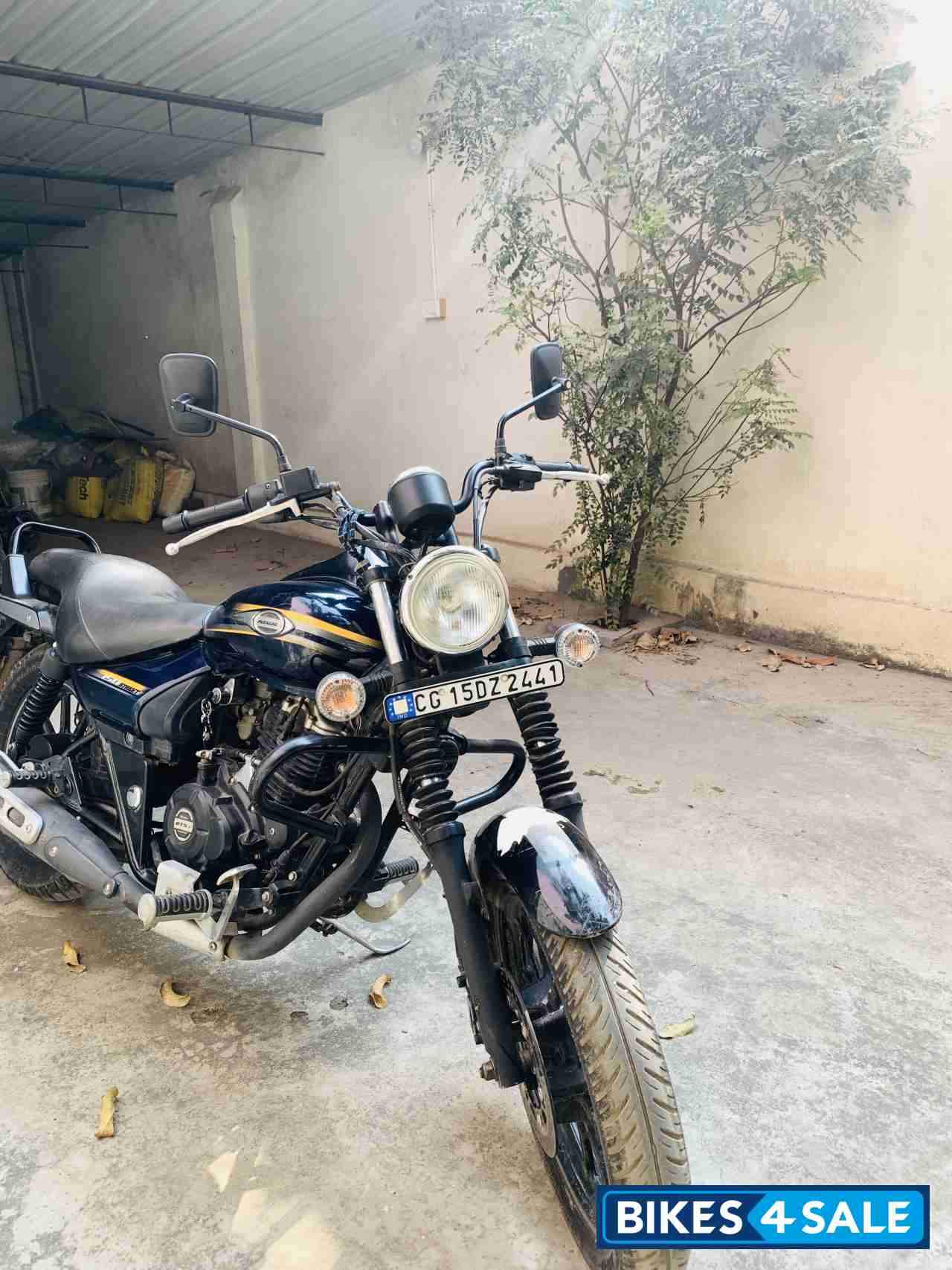 Blue Bajaj Avenger Street 150
