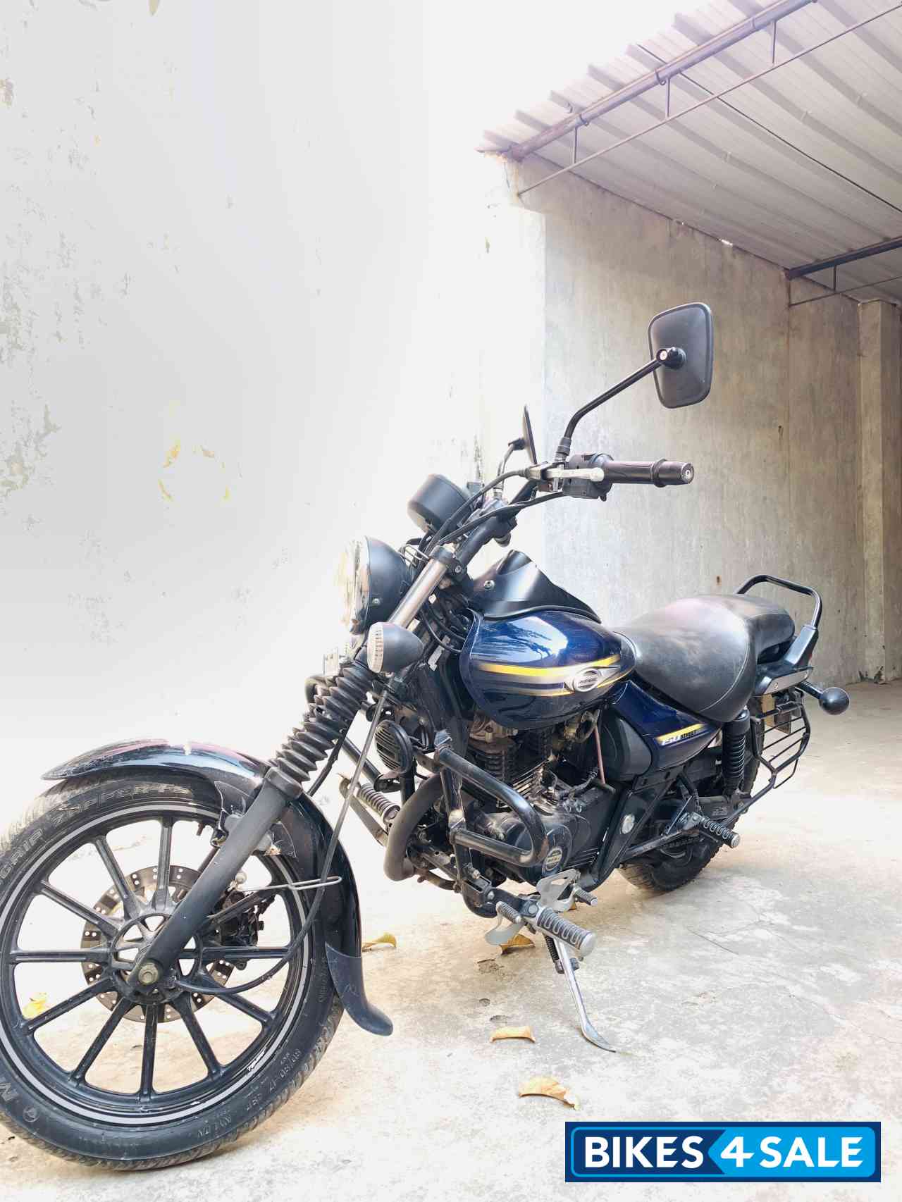 Blue Bajaj Avenger Street 150