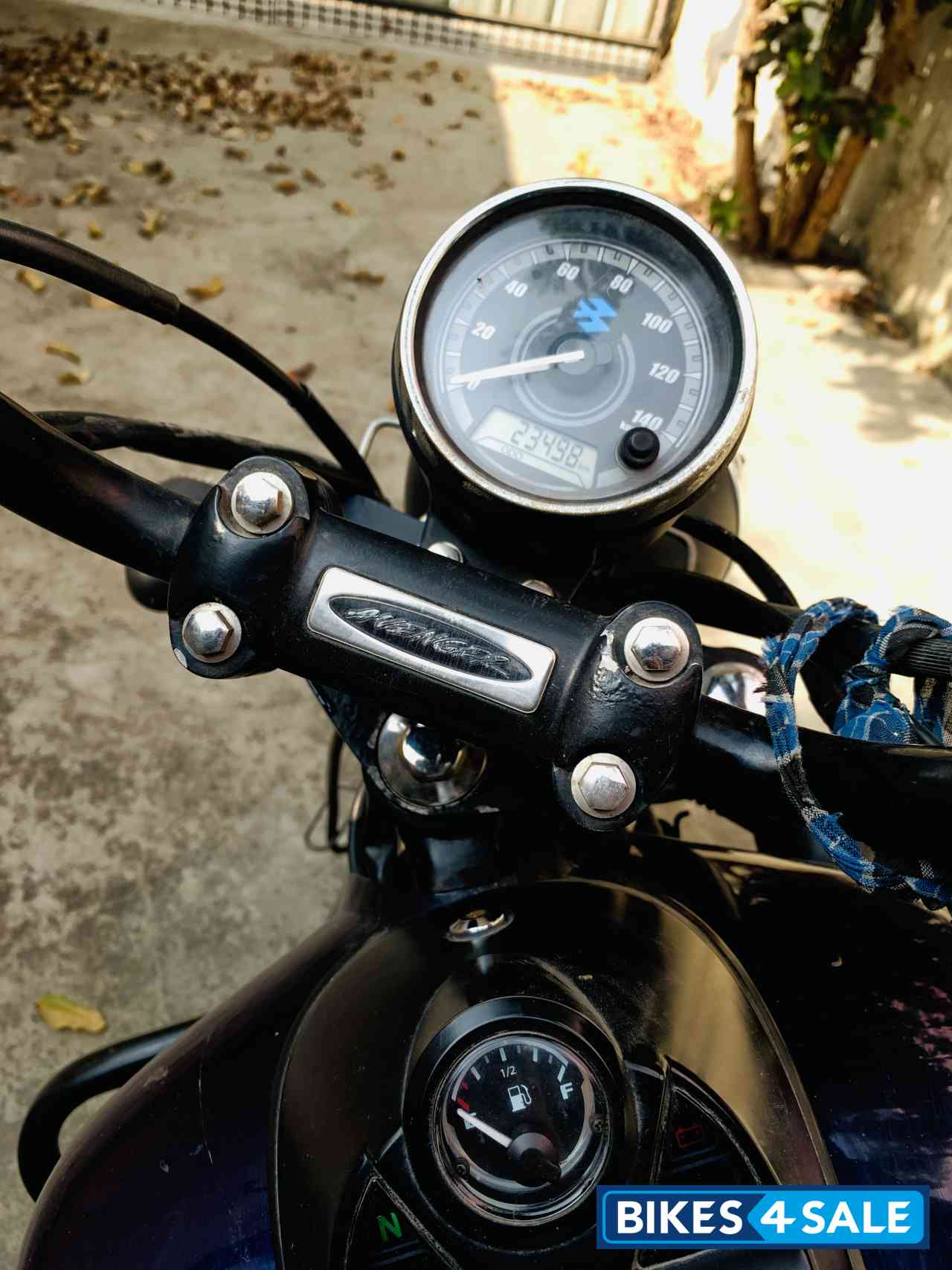 Blue Bajaj Avenger Street 150