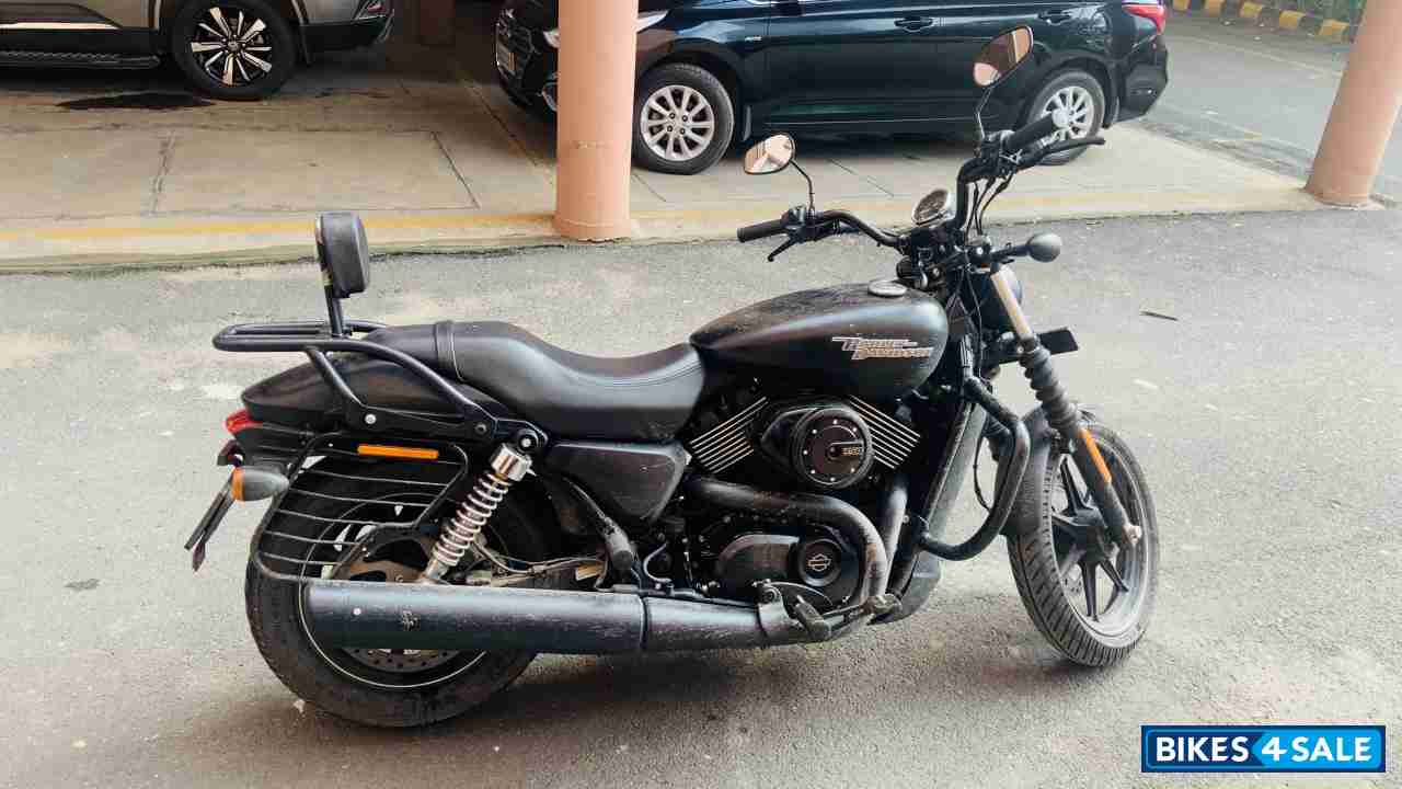 Matt Black Harley Davidson Street 750