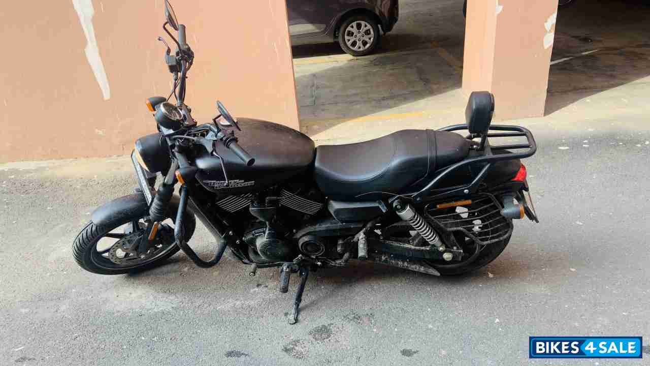 Matt Black Harley Davidson Street 750