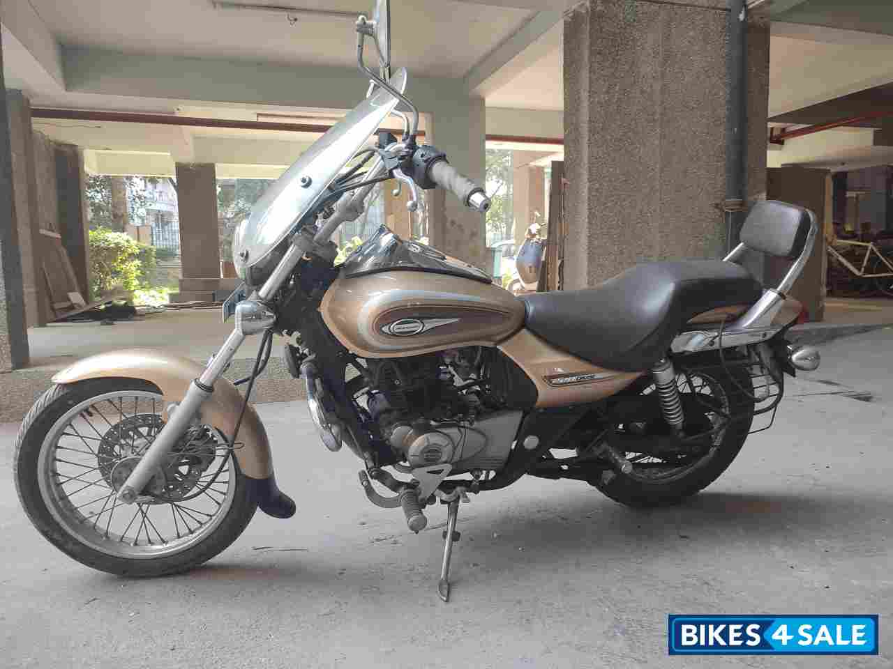 Gold Bajaj Avenger Cruise 220