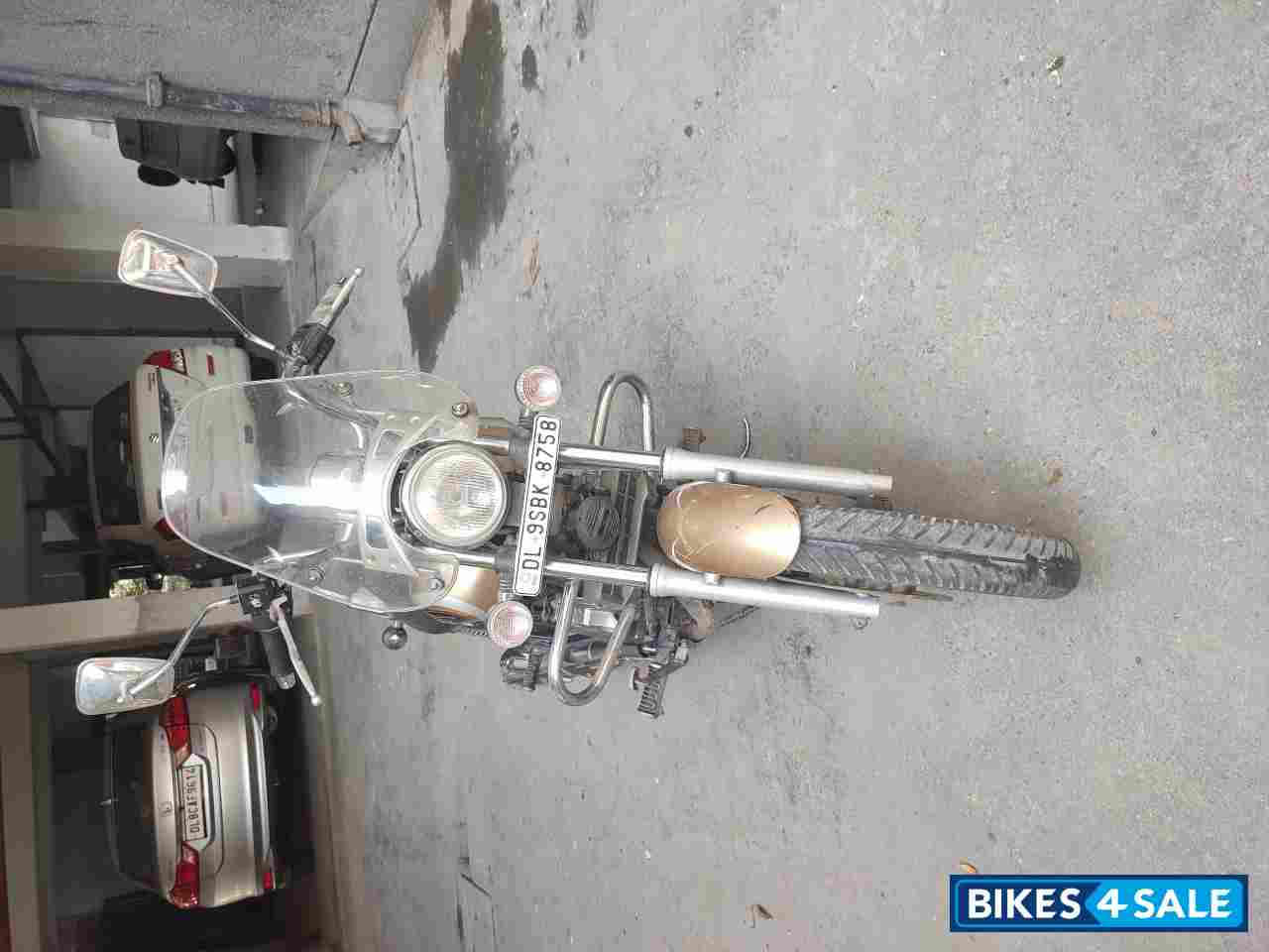 Gold Bajaj Avenger Cruise 220