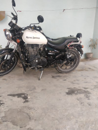 White Royal Enfield Thunderbird X 350