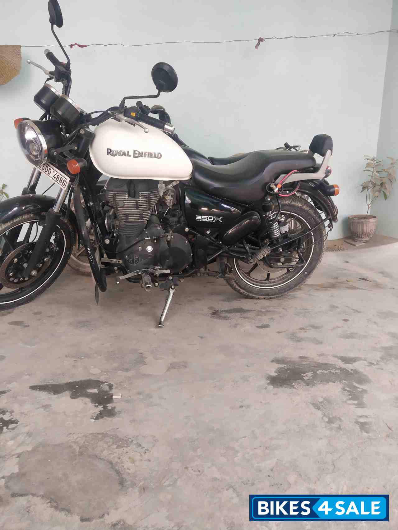 White Royal Enfield Thunderbird X 350