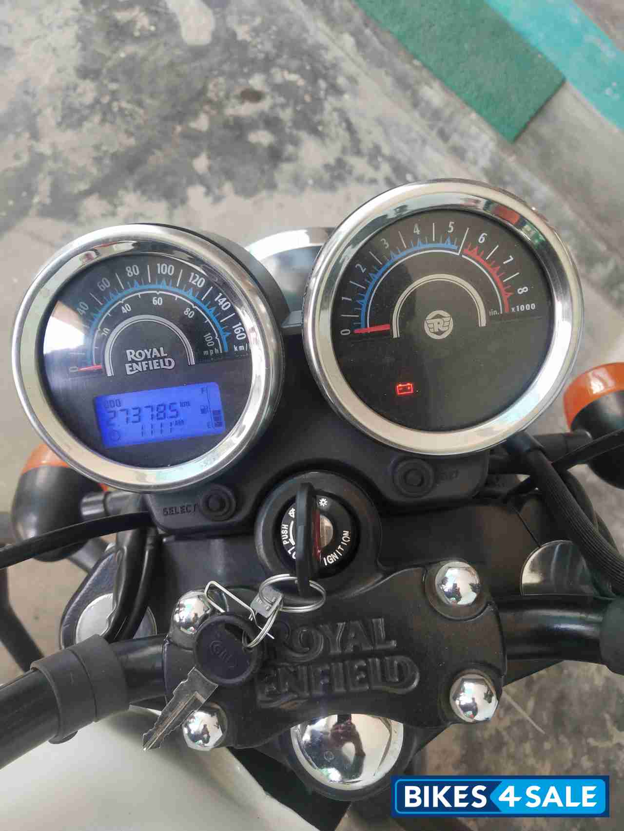 White Royal Enfield Thunderbird X 350