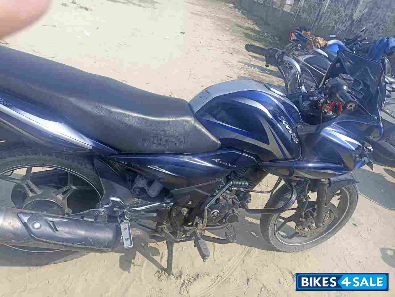 Bajaj Discover 150 F