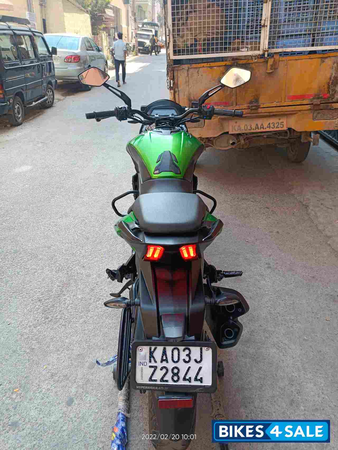 Savanna Green Bajaj Dominar 400 Disc