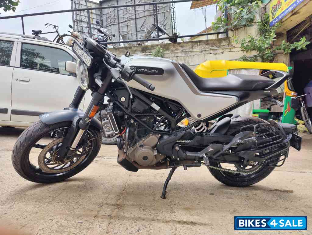 Silver Husqvarna Vitpilen 250