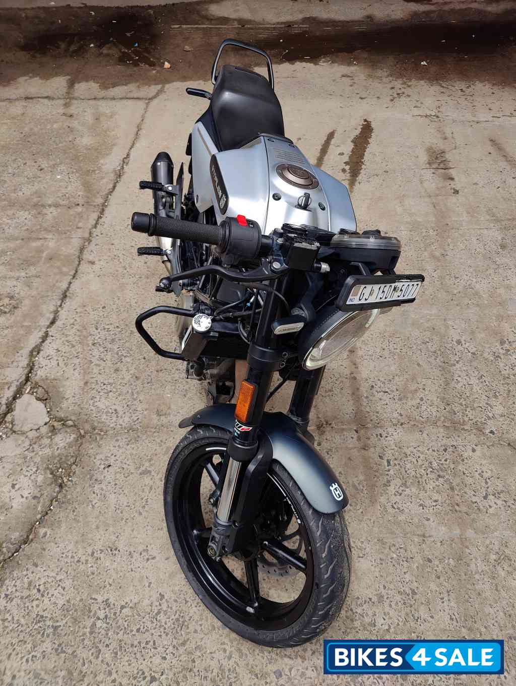 Silver Husqvarna Vitpilen 250
