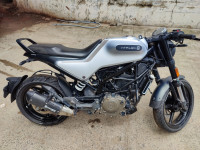 Silver Husqvarna Vitpilen 250