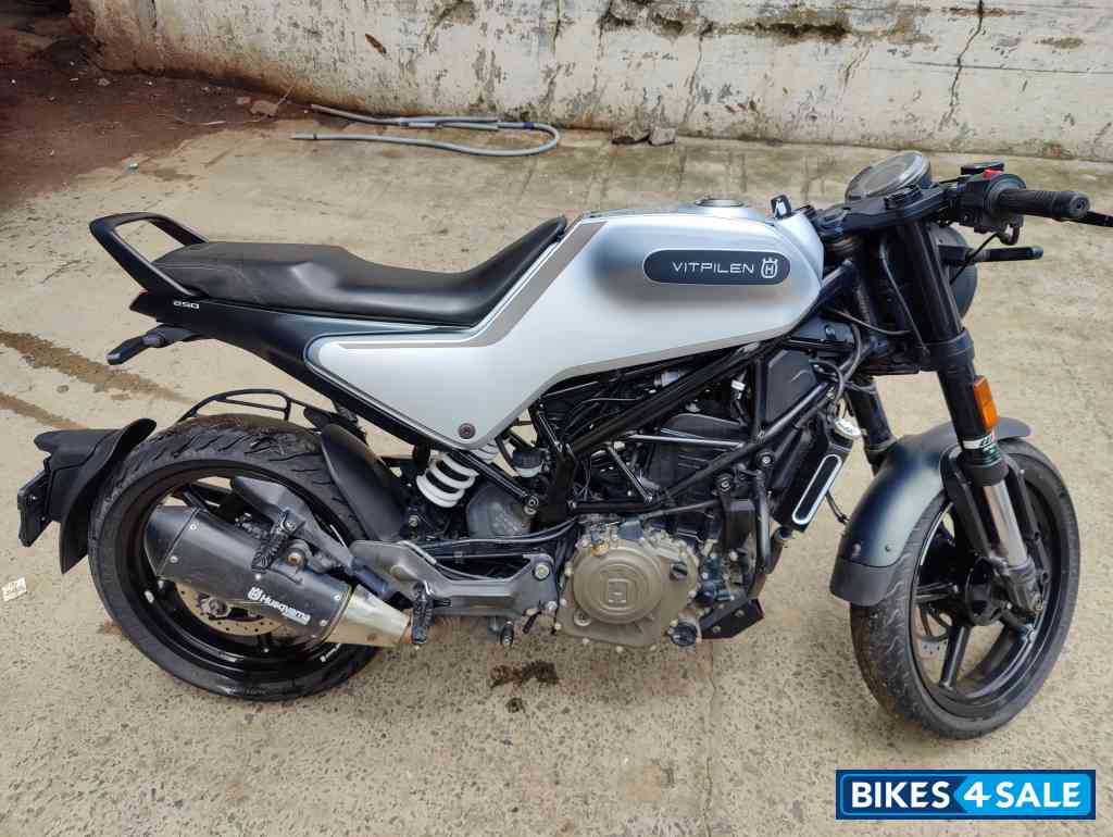 Silver Husqvarna Vitpilen 250