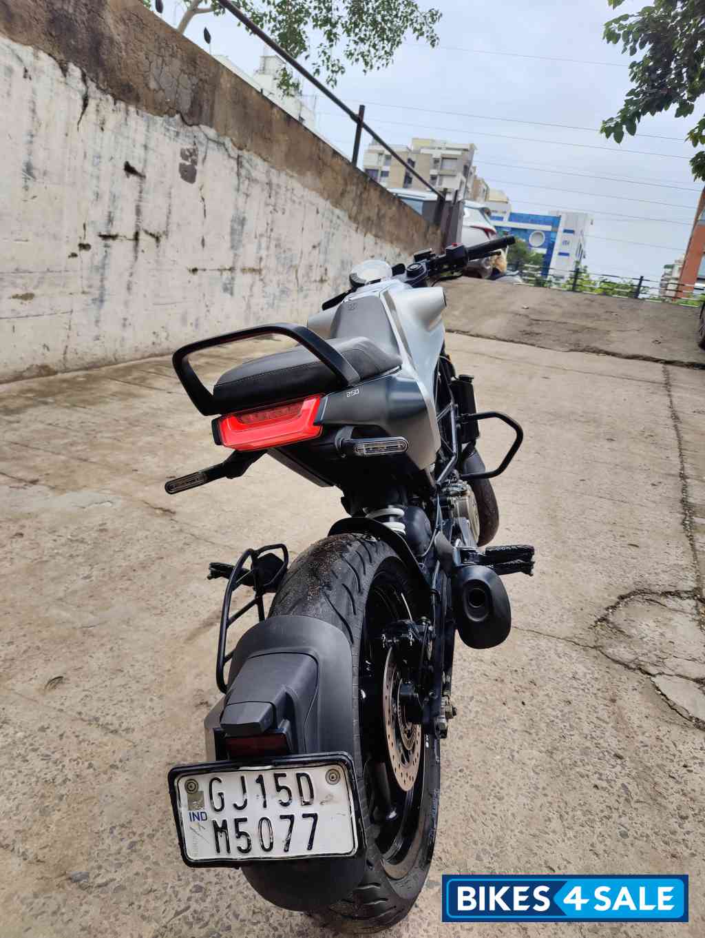 Silver Husqvarna Vitpilen 250