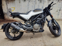 Silver Husqvarna Vitpilen 250