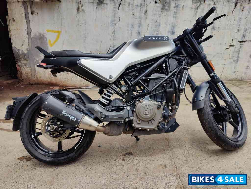 Silver Husqvarna Vitpilen 250