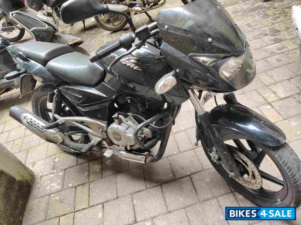 Black Bajaj Pulsar 180 DTSi