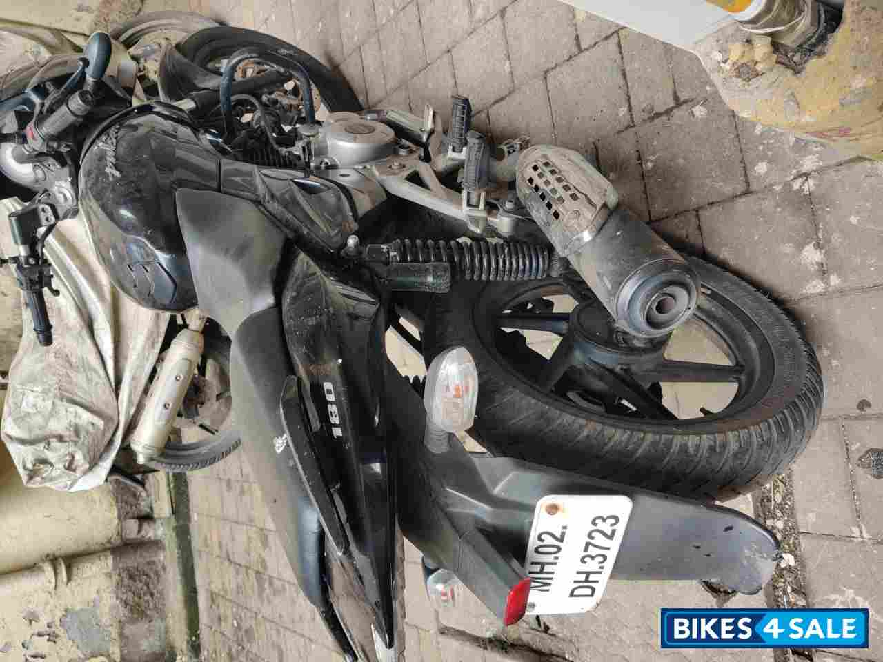 Black Bajaj Pulsar 180 DTSi