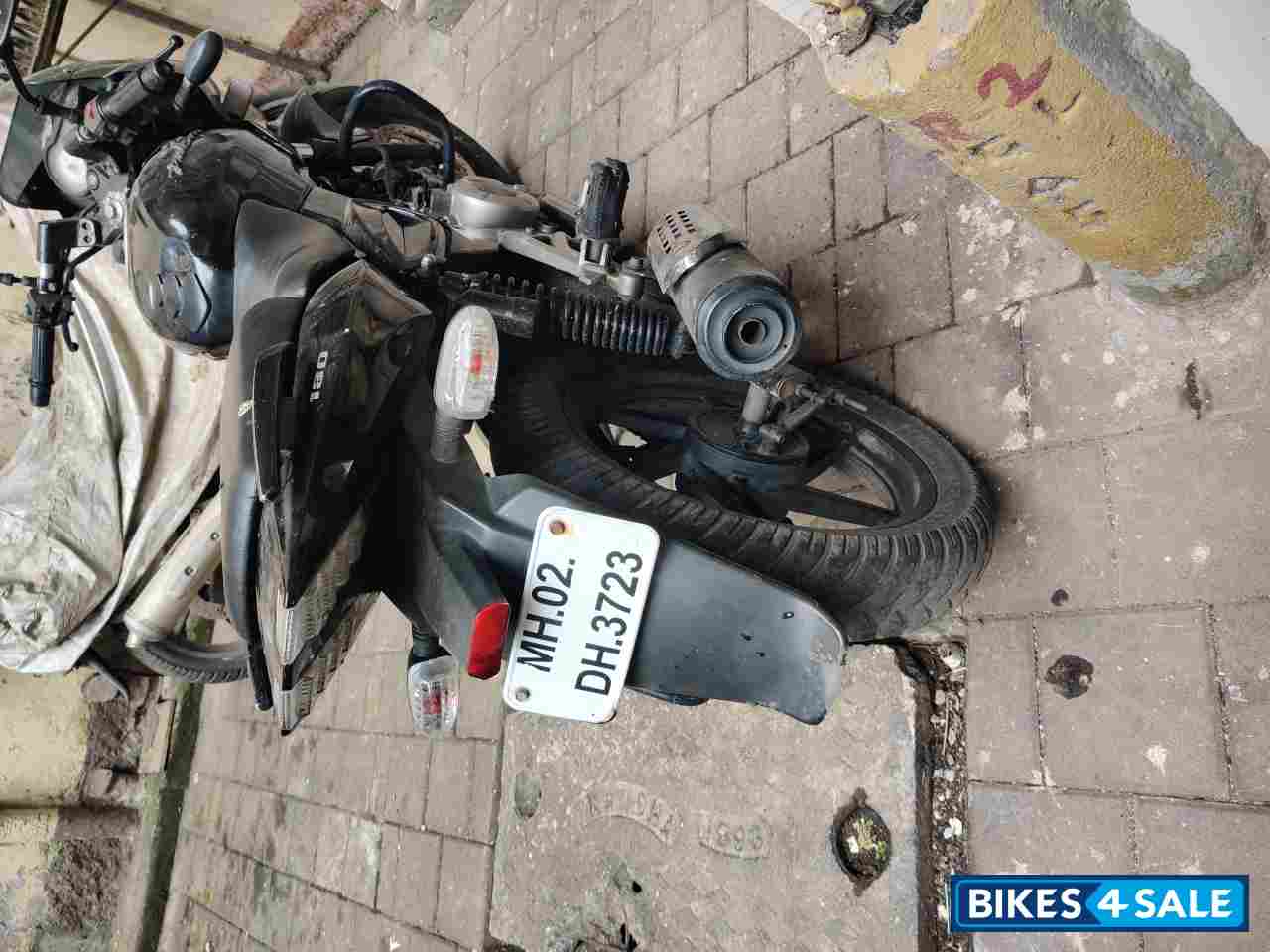 Black Bajaj Pulsar 180 DTSi