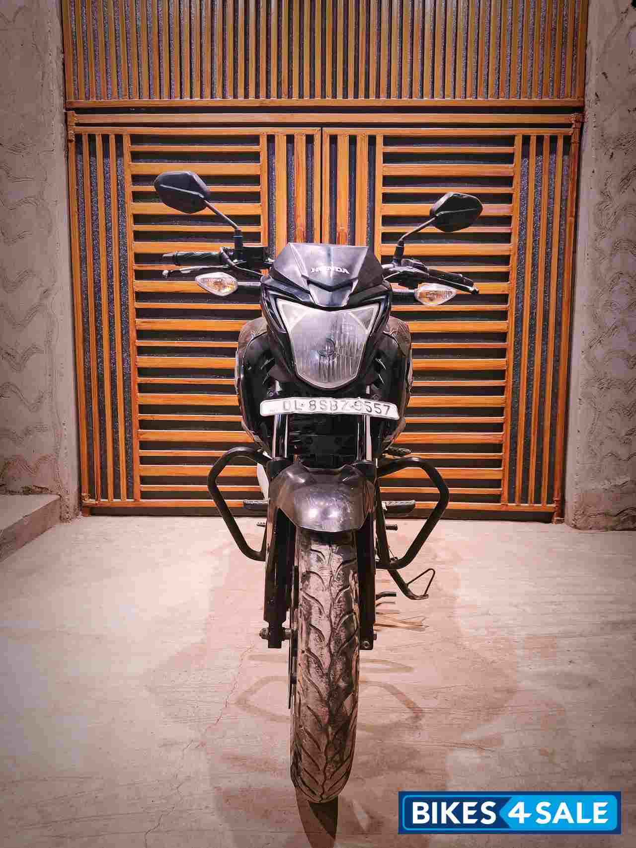 Black Honda CB Hornet 160R