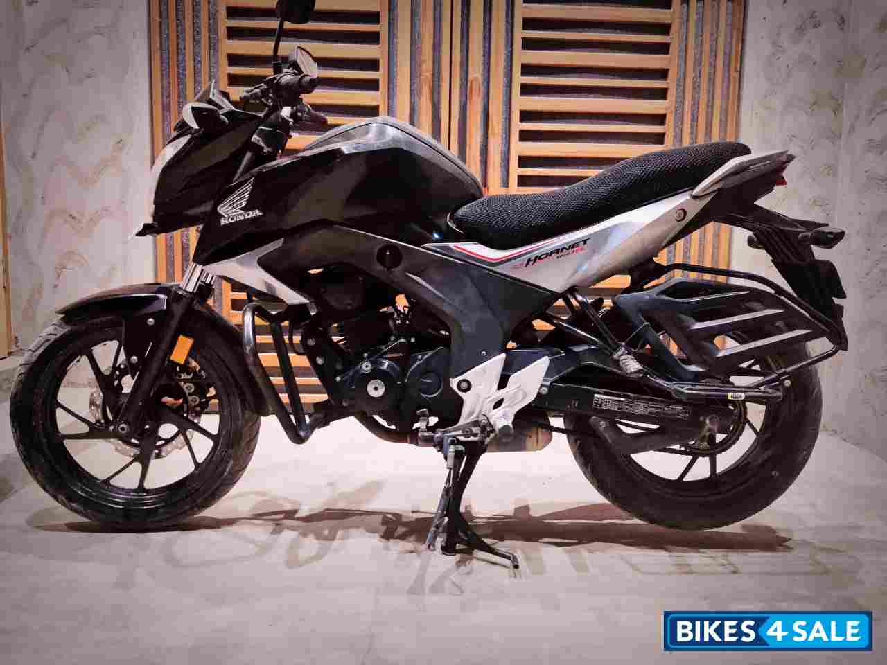 Black Honda CB Hornet 160R