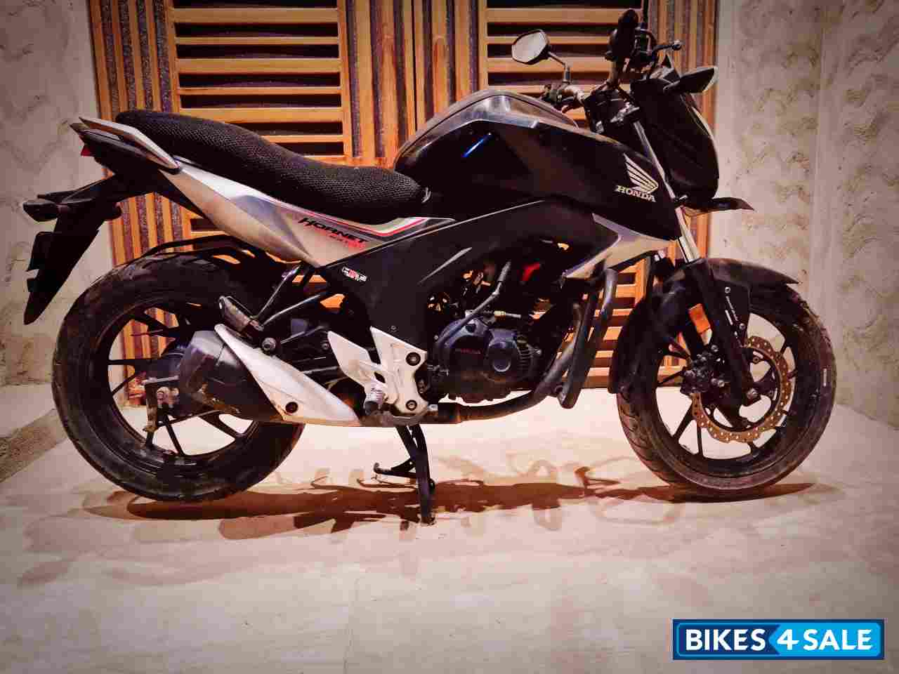 Black Honda CB Hornet 160R