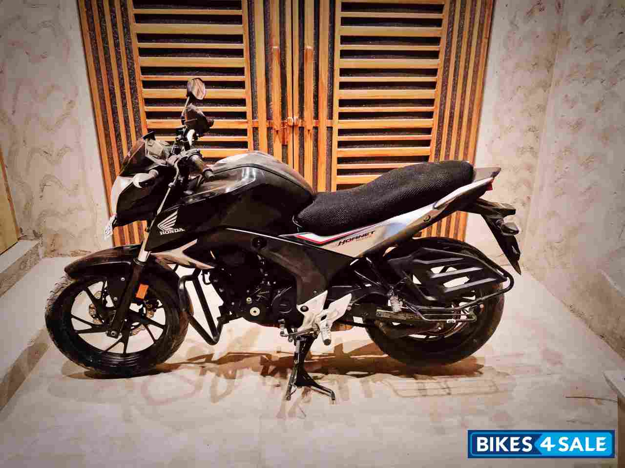 Black Honda CB Hornet 160R