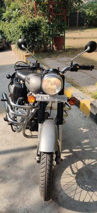Gun Metal Grey Royal Enfield Classic Gunmetal Grey